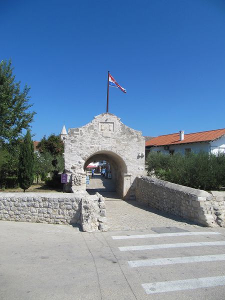 Datei:110910 49 Tor Nin.jpg