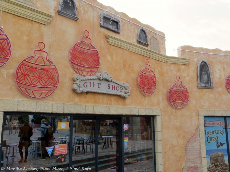 Datei:191201 2329 Geschenke.jpg