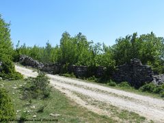 Weg hinter der Kirche