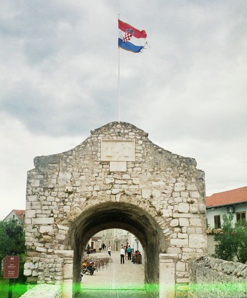 Datei:090625 Tor nach Nin.JPG