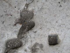 In der Schwelle kann man noch den Abdruck der alten Tür erkennen, 04/2011