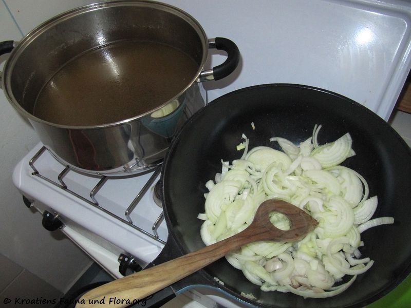 Datei:Zwiebelsuppe 150614 1170 k.jpg