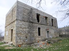 Das riesige Gebäude