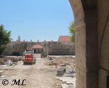 Der Innenhof vom Eingangstor aus.