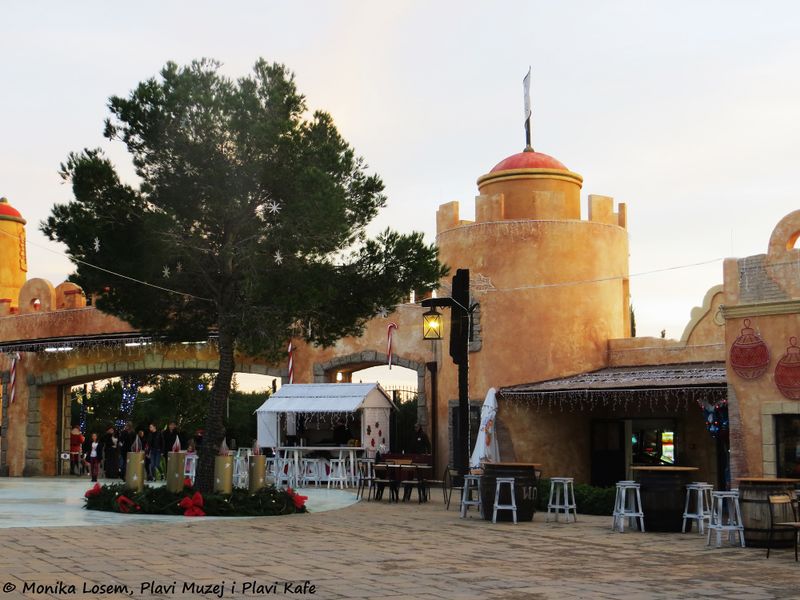 Datei:191201 2335 Eingang.jpg