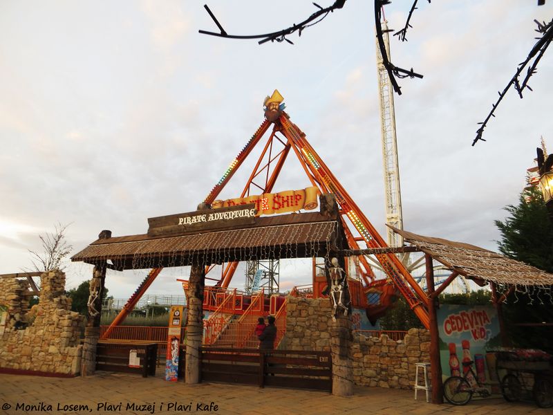 Datei:191201 2332 Schaukel.jpg