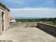 Der Blick von der Terrasse ins Hinterland ist einfach gigantisch.