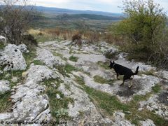 Haupteingang und die alte Straße, 10/2019