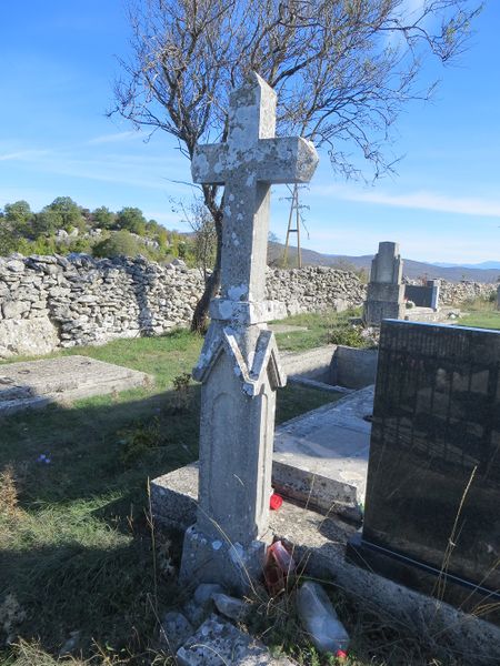 Datei:Friedhof 171026 9726.jpg