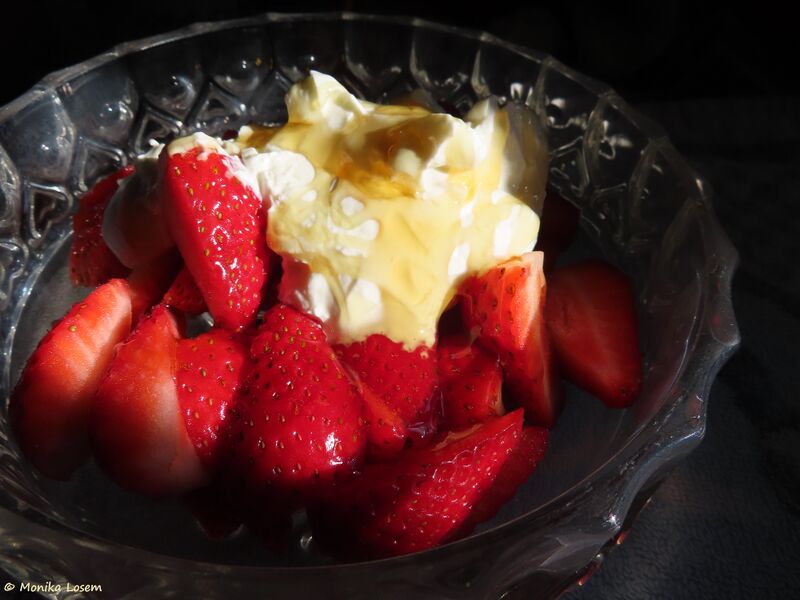 Datei:Erdbeeren Joghurt 210321 1845 k.jpg