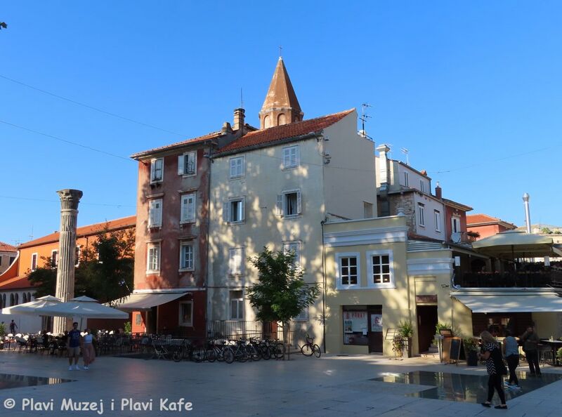 Datei:211003 2738 Trg Petra Zoranića k.jpg