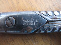 Die Schraube und die Gangstelle sowie die Gravur