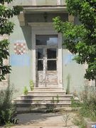 Auch die Türe ist zerstört