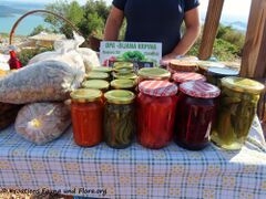 Eingelegtes Gemüse wie Rote Rüben, Gurken und vieles mehr