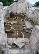 Das Innere der Kirche mit den Gräbern, 05/2016